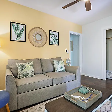 Steps To Beach & Downtown! Cozy Beach Bungalow #4